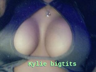 Kylie_bigtits