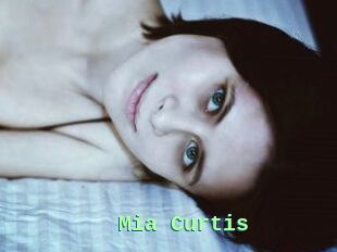 Mia_Curtis