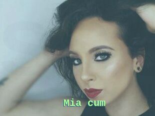 Mia_cum