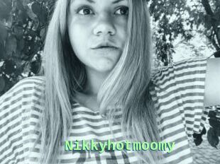Nikkyhotmoomy