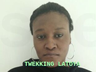 TWEKKING_LATOYA